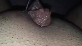 Erstaunliche große Titten auf diesem Amateur-Squirting, schwarze Cocu-Pisse