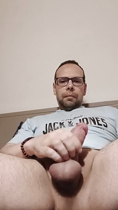 Vota sí o no en los comentarios un momento con mi polla