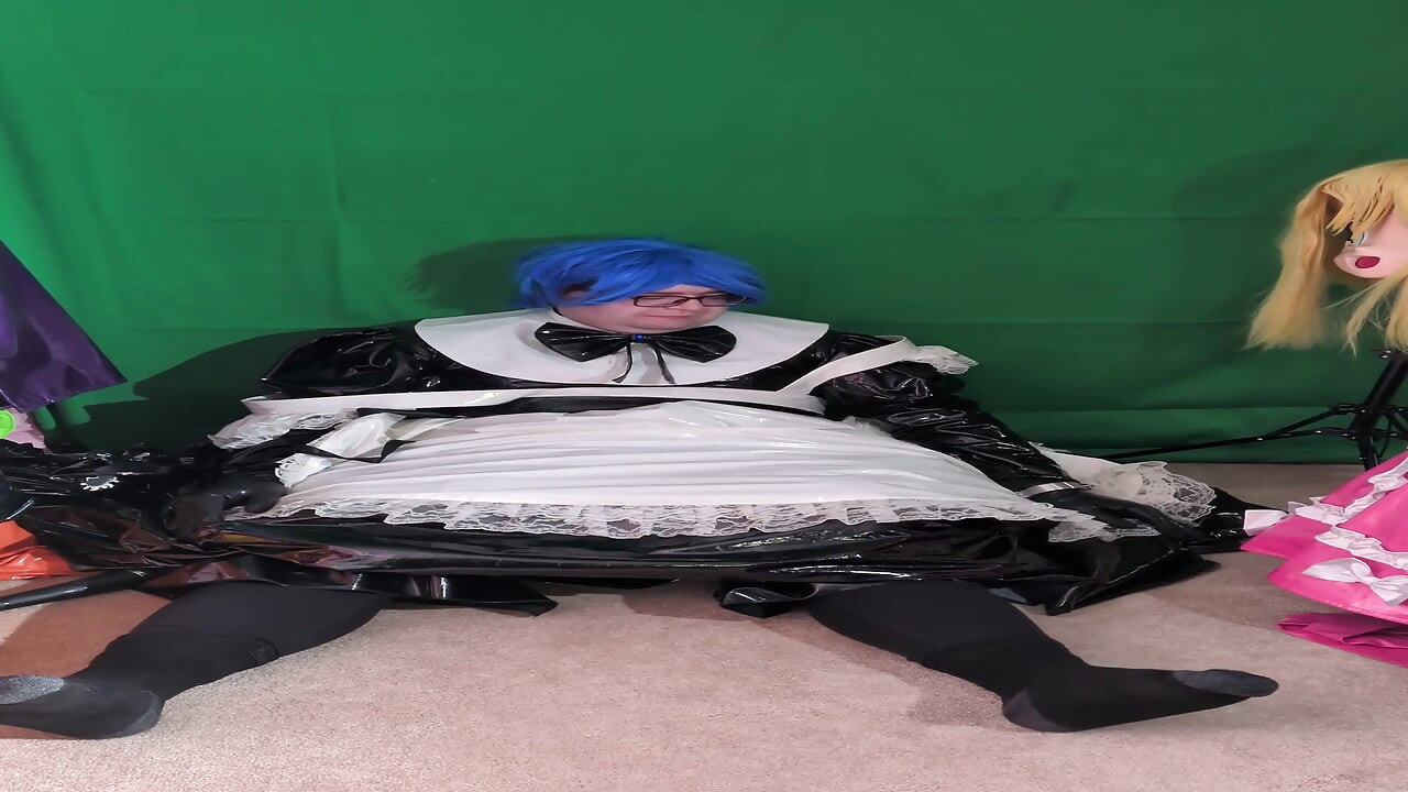 Layered PVC Maid Aoi in a long magic wand vibrator session