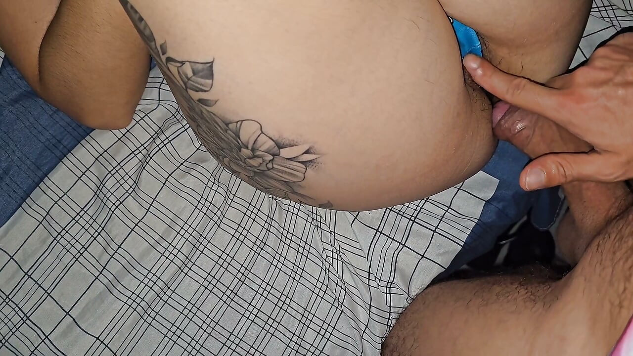 Jugando con mi hijastra virgen en sus nuevas bragas, joven masturbación y primera penetración