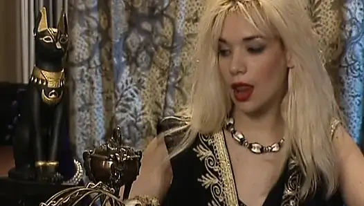 Blonde deutsche schönheit DPed in heißem dreier