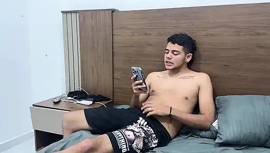 Приходи, сводный брат, я научу тебя, как трахать настоящую женщину.