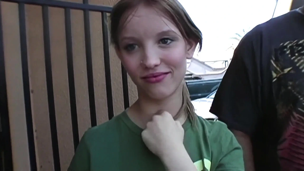 这个婊子是一个自制的业余妓女变态熟女和少女