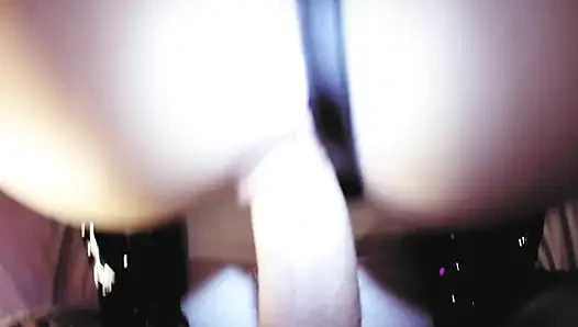 Eva latex si majikan hot lagi asik nyepong kontol besar dan ngentot memek beceknya - pov