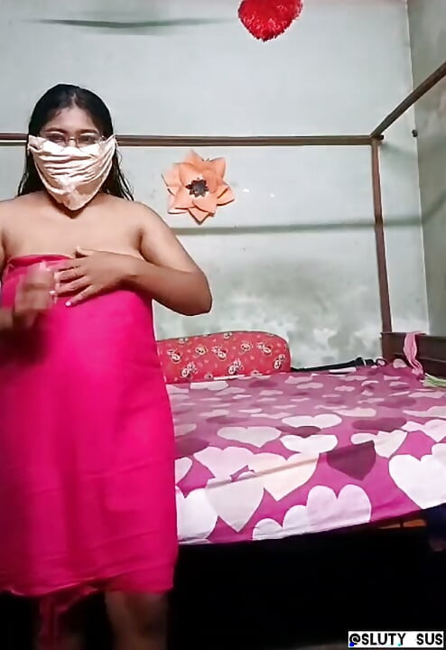 Horney girl after bathing cam