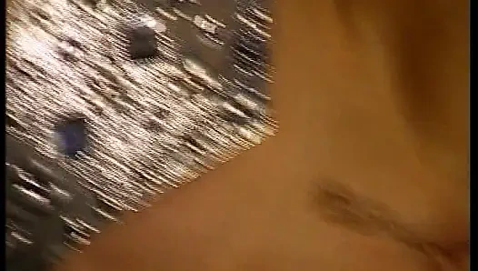 Cewek misterius rambut pirang lagi asik nyepong kontol sampai crot di mulutnya