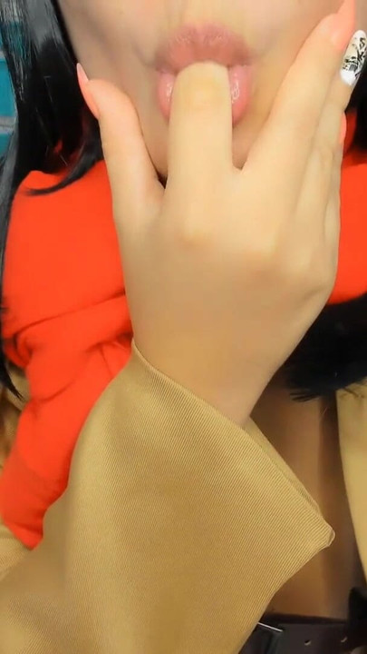 Nezaboravan trenutak iz "Mikasa cosplay latina s velikom guzicom DRKAJ OFF JOI GAME crveno svjetlo PRSTOVANJE GUZICE ANALNO"