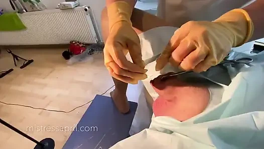 Domina herrin april - klinisches schwanznähen