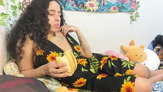 Kıllı amcık tanrıçasıyla kahvaltı