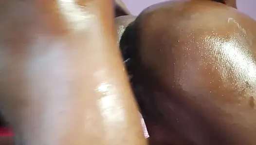 Ihr freund mag es, ihre muschi zu genießen