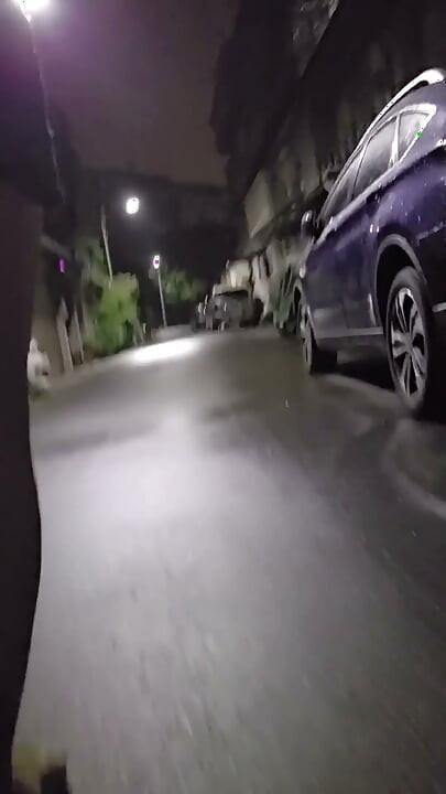 伪娘婷萱插入肛塞散步