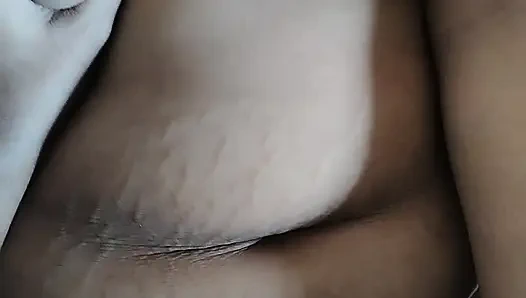 Вдова малайской девушки Келантан принимает индийский батанг