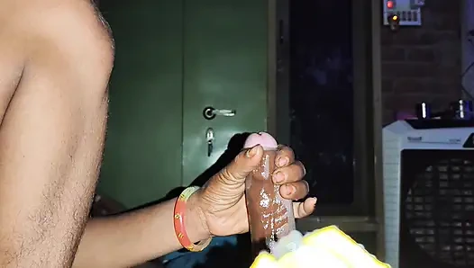 Bhabhi ji ne apne ghar bula kar bajaj ke tel se mere lund  par malish kiya