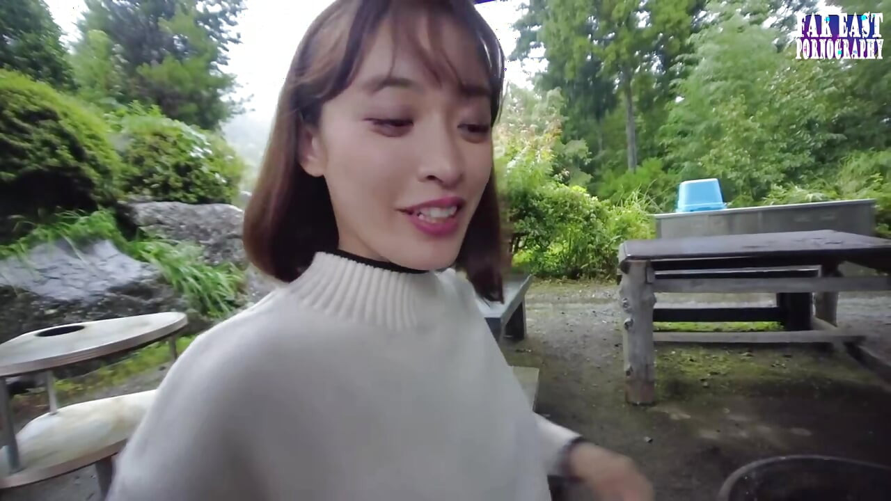 열린 하늘 아래에서 깊은 따뜻함을 즐기는 복종하는 마누라와 함께하는 우아한 걸프의 밤 1/3