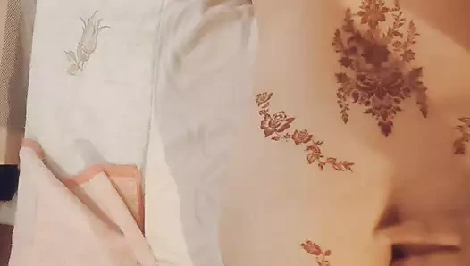 Сексуальная британка дези позволила ее любовнику выставить напоказ ее красивую задницу и трахнуть ее и позволить ему кончить два раза в ее великолепную киску И как