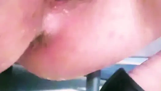 Musclemommy is fucking and squirting horny again in the morning