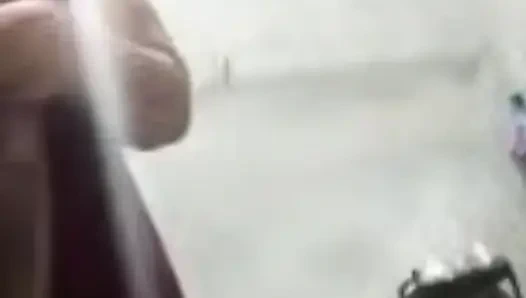 Teyze Anna onu uyutmaya çalışıyor