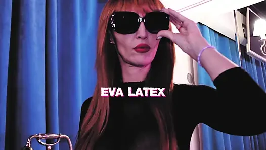 Lederherrin eva Latex, heißer essen-fetisch, kink, BDSM-stiefel, milf reif, solo, kink, domina, badezimmer