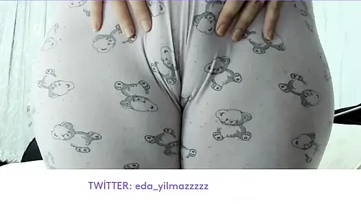 CAMELTOE- MASTURBATE WITH PAJAMAS- RUBBING PUSSY WITH PAJAMAS