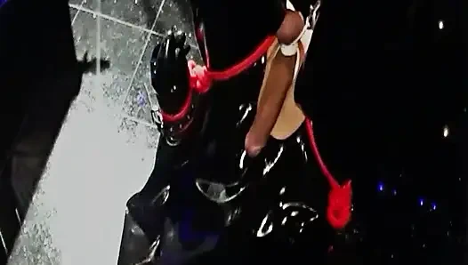 Неприятная холодная вода для резинового рабов