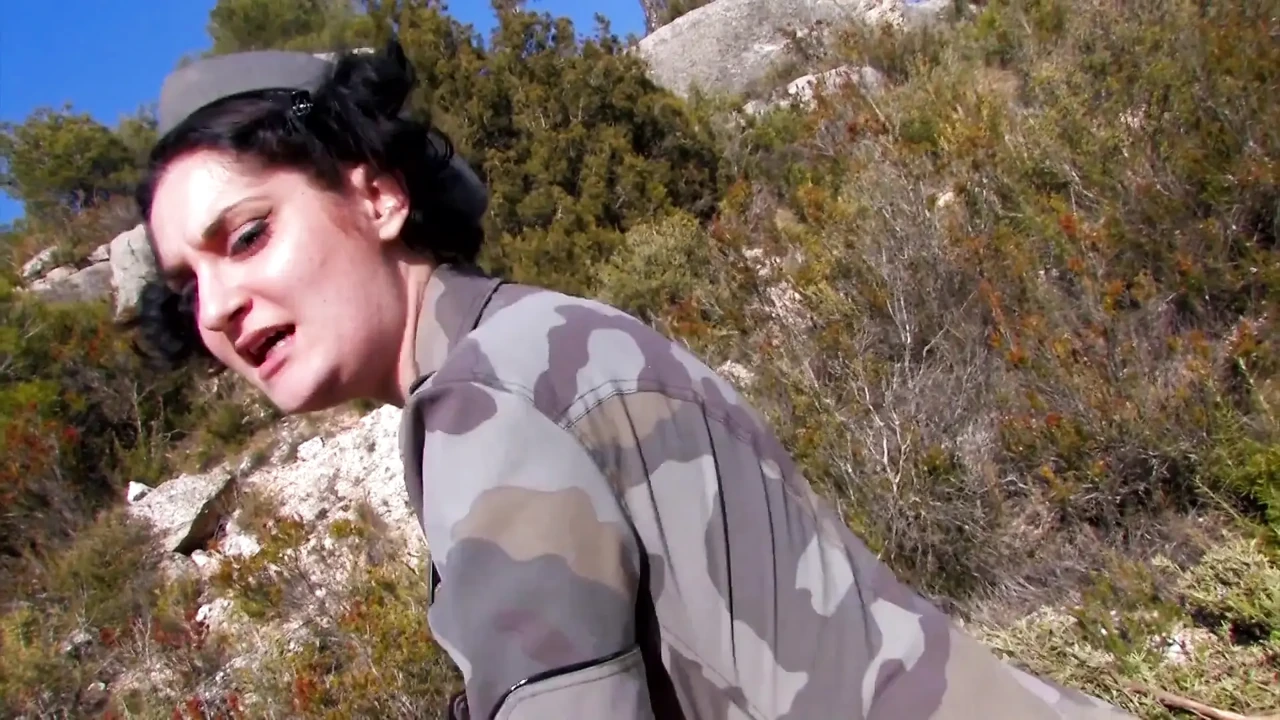 Hot army babe gets her big ass drilled outdoor