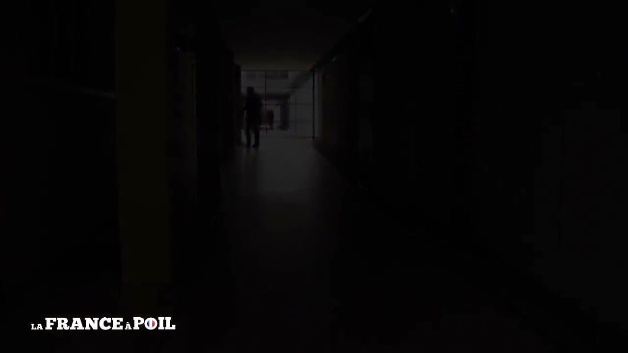 Amatérka s malými kozami byla nalezena na ulici, má ošukaný těsný zadek