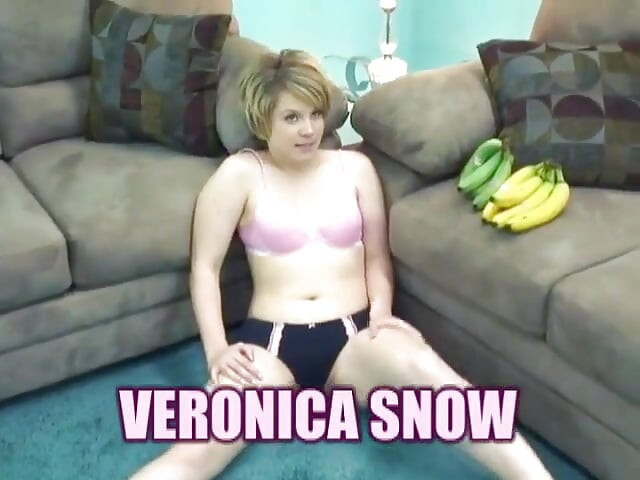 Veronica snow lagi asik masturbasi pakai pisang