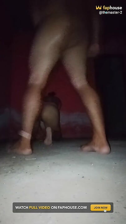 Saya dan istri saya tinggal di rumah kosong pada malam hari