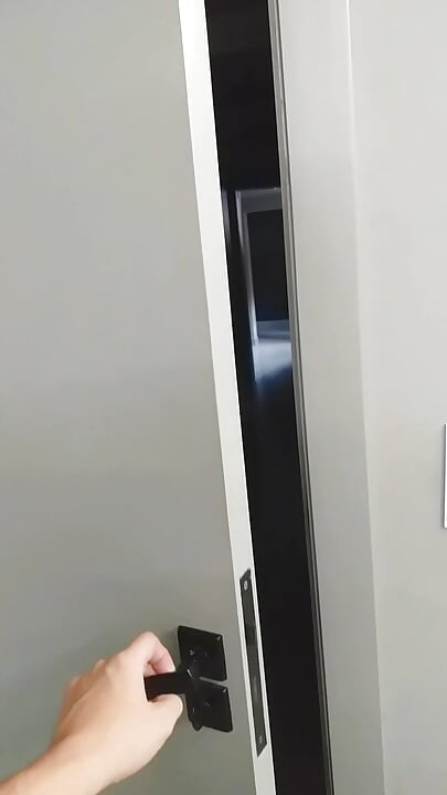 Beni Banyoda Çıplak Halde Neredeyse Gördüler.