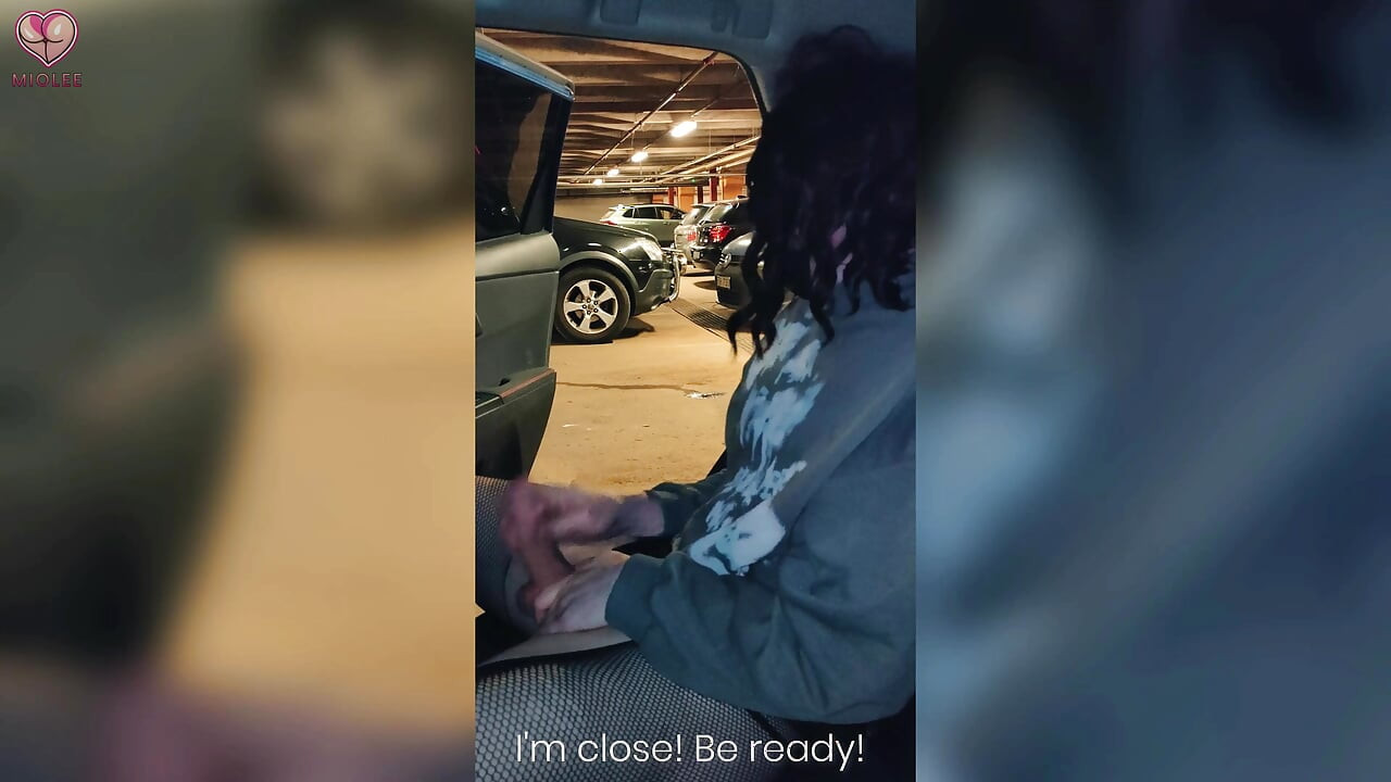 अंडरग्राउंड पार्किंग में जोखिम भरा चमकाना और वीर्य निकालना