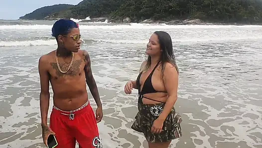 Известный актер-игрушка отвел меня к деревянной хище и положил лес в меня, сперма в мой рот