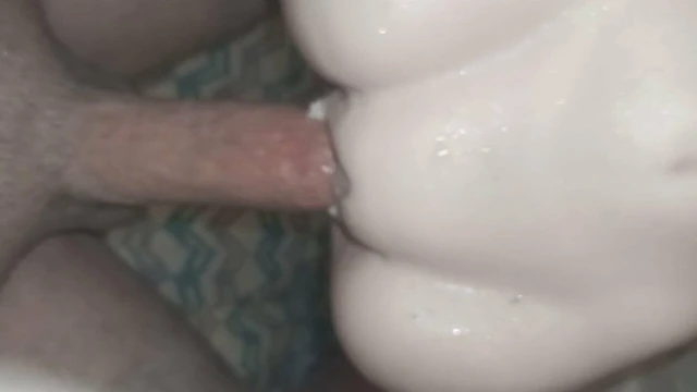 Toyfuck in shower i love to stretch it