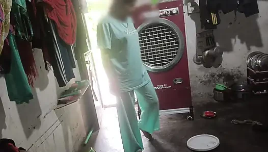 In the kitchen, water was taken out of penis, showing big boobs and Hindi audio best handjob.
