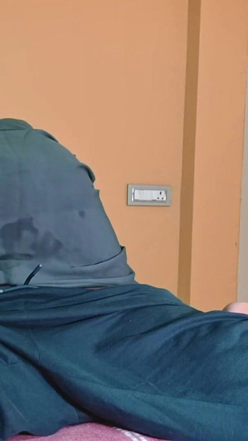 Ključni trenutak iz "Vruće MILF žene s velikom guzicom koja vara".