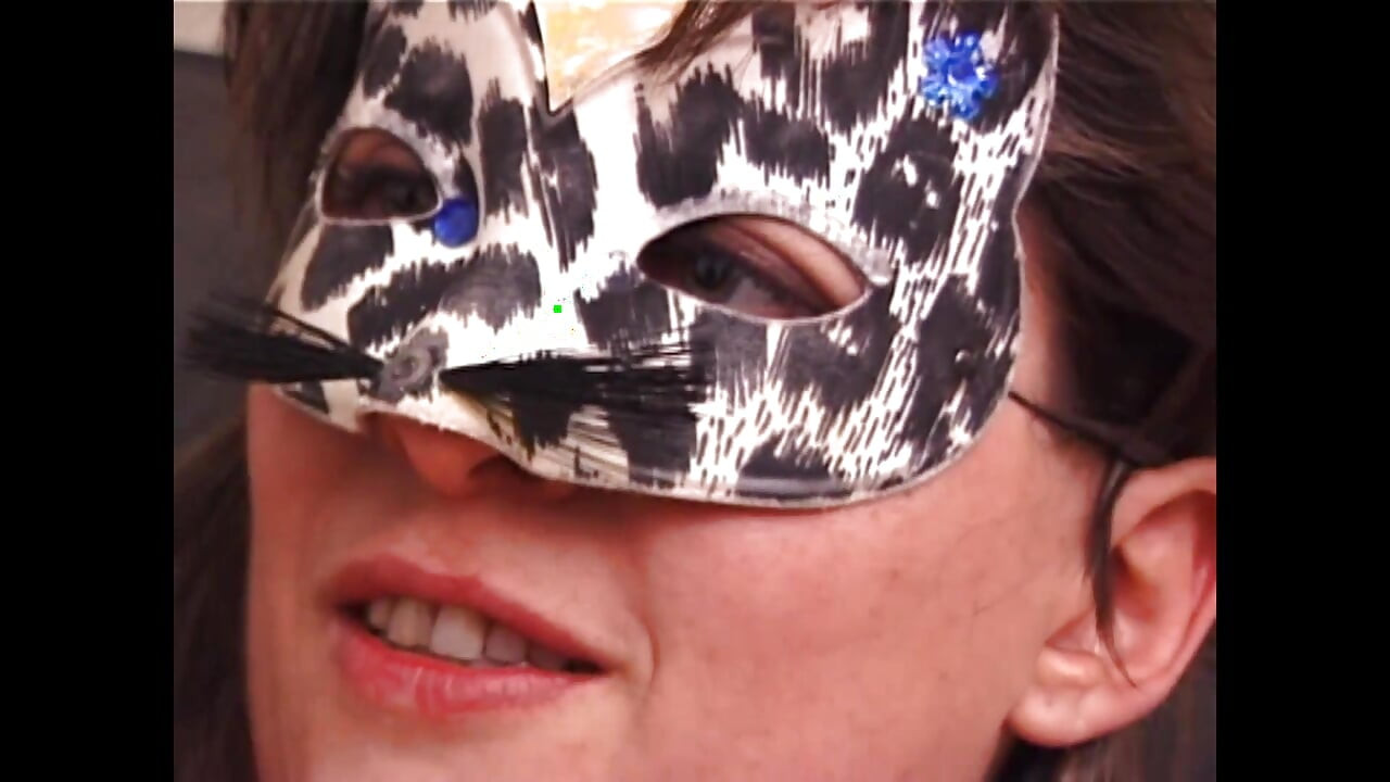 Sexy Masturbation for a Masked Amateur Bitch