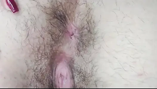 Closeup pantat dan memek berbulu