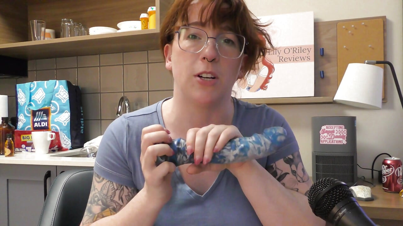 NSFW Review of the Night King Dildo by Uberrime