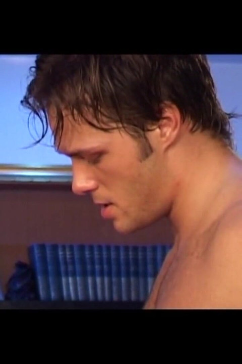 Dos hermosas zorras sexy con coño peludo folladas y corridas en la boca por una gran polla vintage