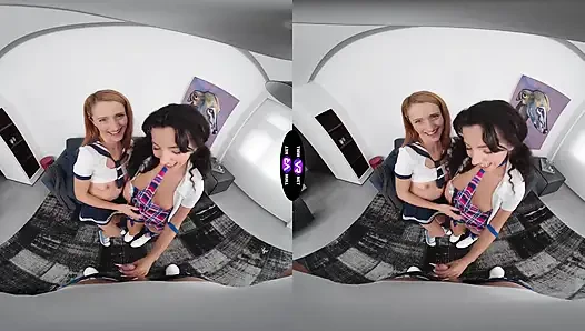 Mini Mitzi приглашает Lucianna Luci на стриптиз в тройничке и развлечение с двойным минетом - TmwVRnet