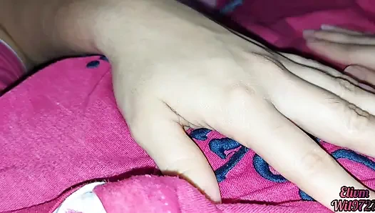 Kız arkadaşım beni ziyaret ediyor ve kıllı amını kaydetmeme izin veriyor