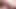 Im bikini gekleidete reife benutzt ein rosa spielzeug, bis ein größeres, schwarzes vor ihr auftaucht