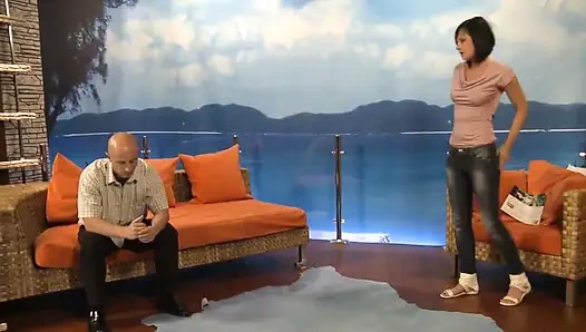 Baskın esmer yüzüne oturuyor