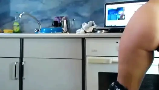 SexyDea в знойном соблазнительном на кухне, смотри, как я щеголю своими неотразимыми активами!