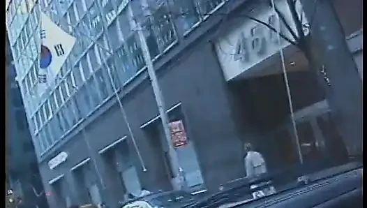 Şehir trafiğinde onu arabada küçük düşüren sapık ile banliyö kızıl saçlı araba sikişiyor