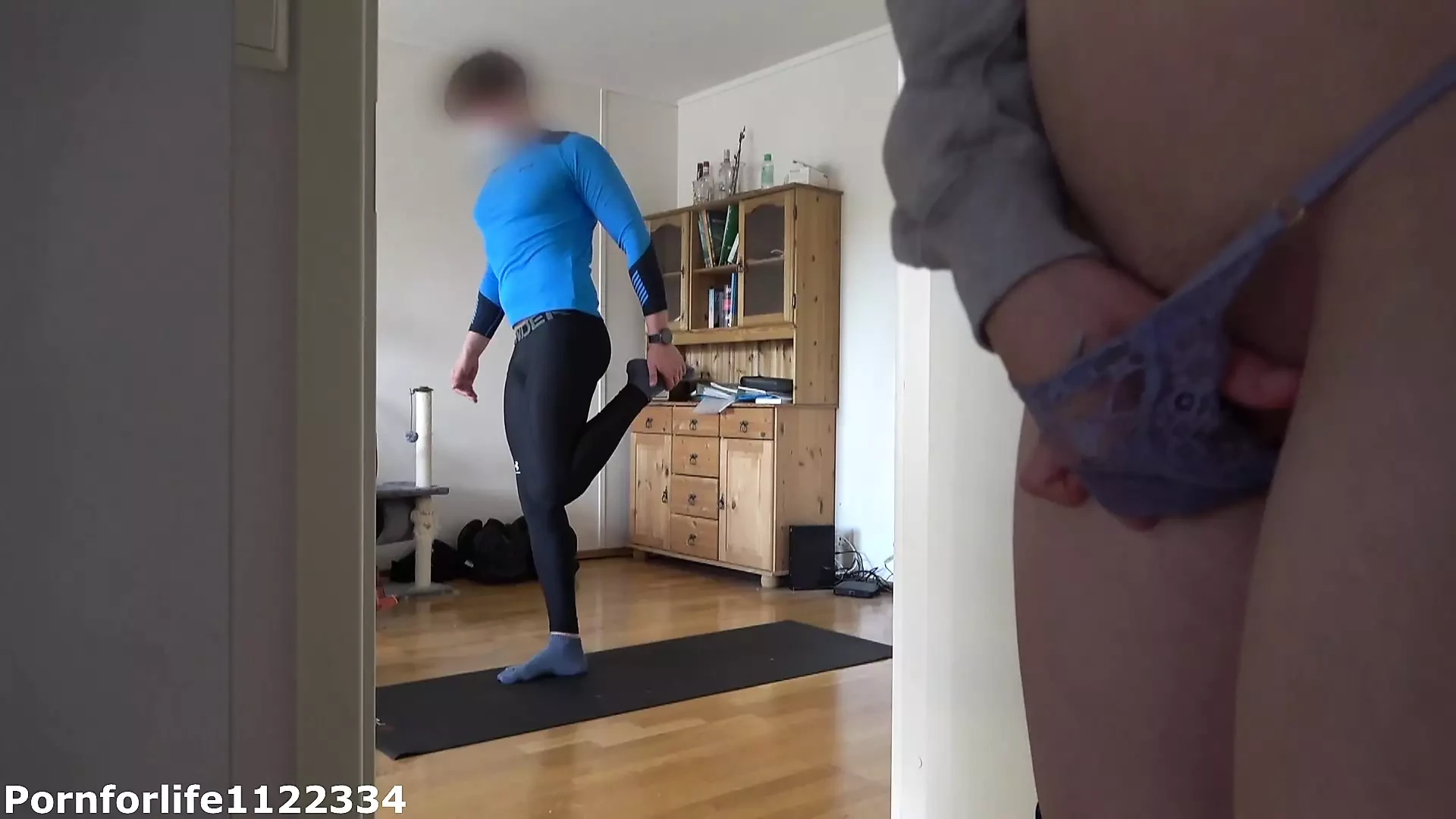 I love to watch how my stepbrother training and play with my wet little pussy
