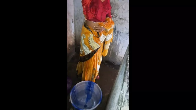 Bhabhi Suhagrat Karke bathroom per  Naha kar maja le raha hai  Hindi Solo Sex