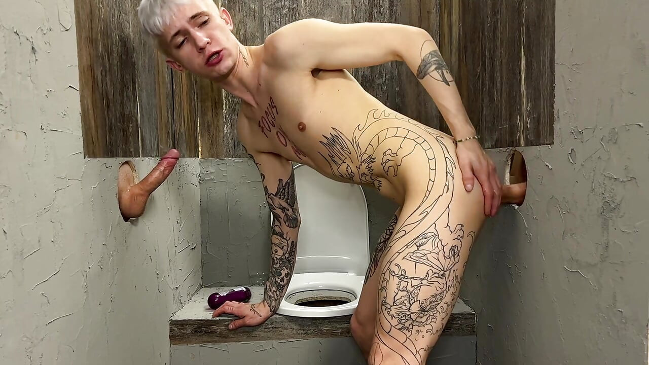I Went to Masturbate in the Toilet, but in the End They Stuffed Me in My Mouth and Ass