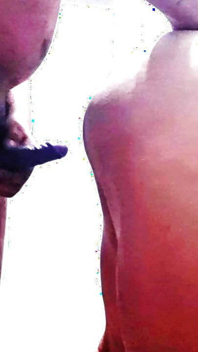 Memberikannya kepada wanita tua matang gaya doggy