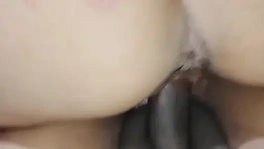 Schwiegermutter und ihre stieftochter, beide brünette, in einem zusammenstellungsvideo