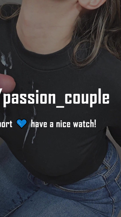 Mächtiger moment von "Zwei heiße cumshots auf kleidung! Welcher ist besser?"